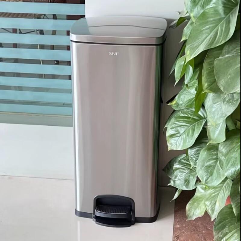 

GUAIKEAI 30L Stainless Steel Foot Pedal Trash Can
