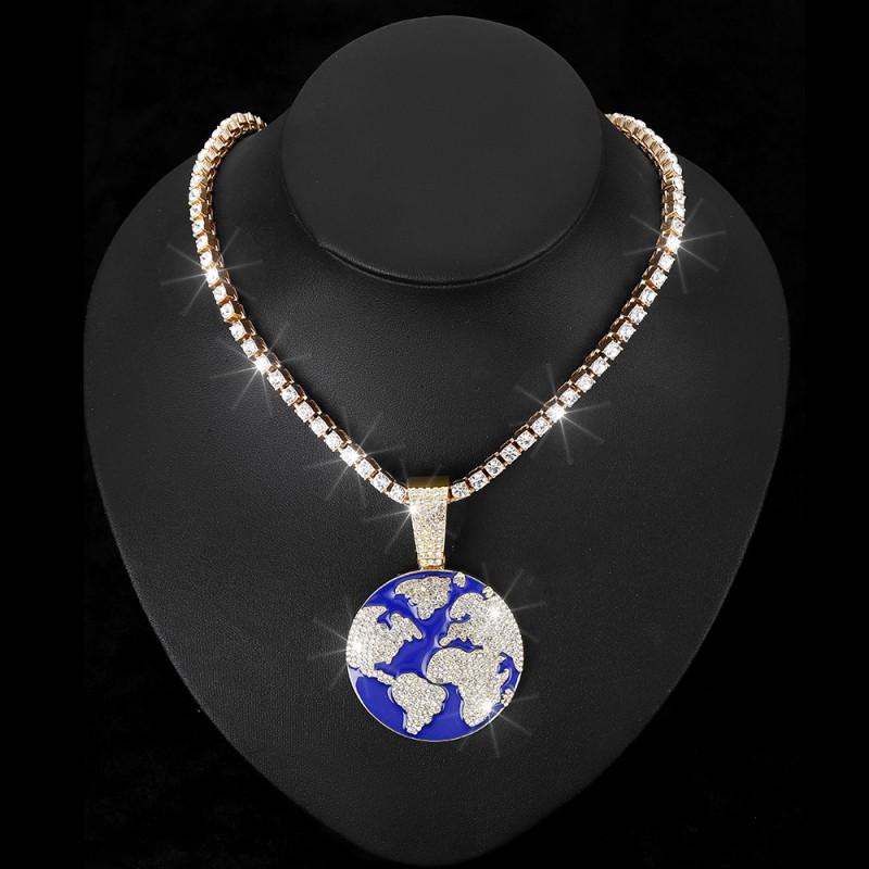 Collana in Lega con Ciondolo Hip Hop Terra Completamente Intarsiato di Strass Catena Cubana da Uomo Stile a Strati