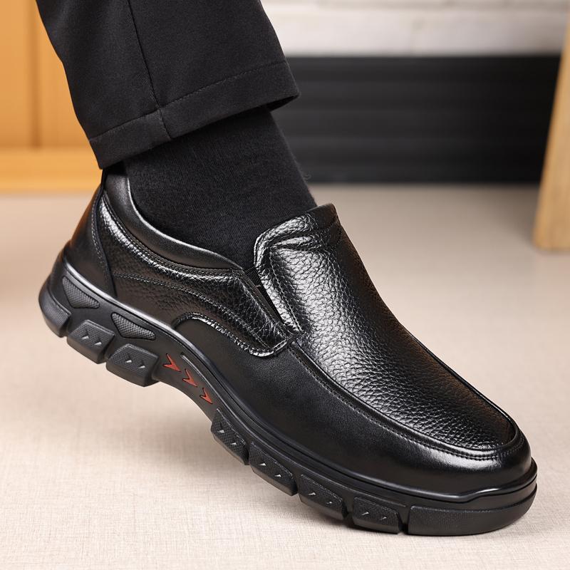 Fashion Men's Leather Shoes slip on Spring autumn moccasins Comfortable Sneakers Male Designer Loafers Fashion Versatile Men black Shoes