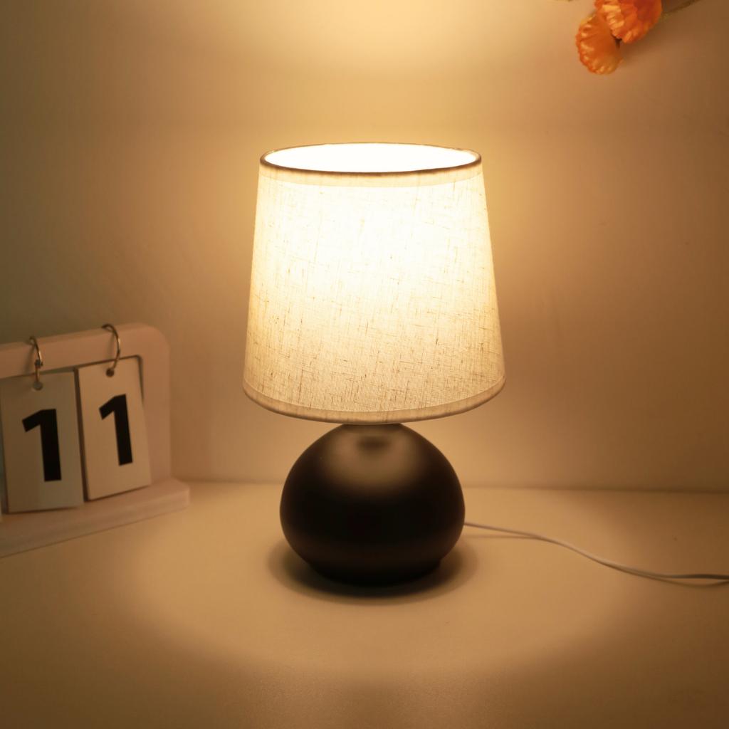 Modern design warm light fabric desk lamp, USB with switch, home decoration lamp, bedside lamp, gift lamp