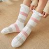 Winter Plüsch Frauen Boden Socken Warme Weiche Korallen Fleece Gestreiften Bequeme Nicht-Slip Thermische Weibliche Socken