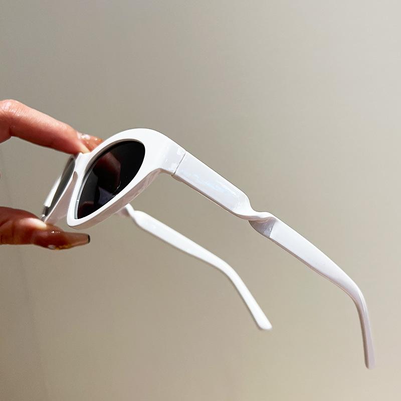 Fashion Vintage Cat Eye Sunglasses Women Men Trendy Punk Luxury Designer Retro Pink Bent Shade Small Frame