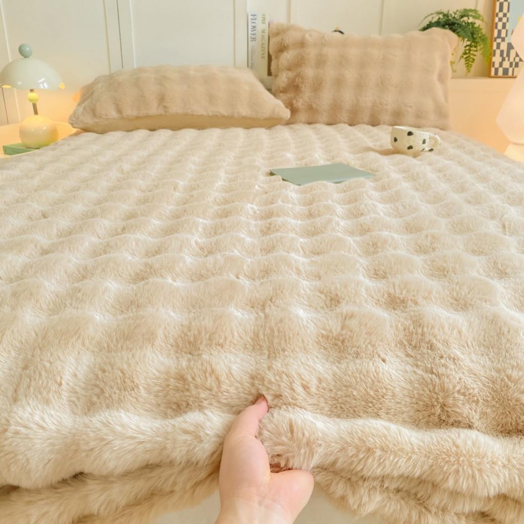 Solid Color Rabbit Like Plush Bed Sheet, 30cm Deep Pocket Design,Fully Wrapped Anti Slip Mattress Protective Cover,Thick and Warm In Autumn and Winter