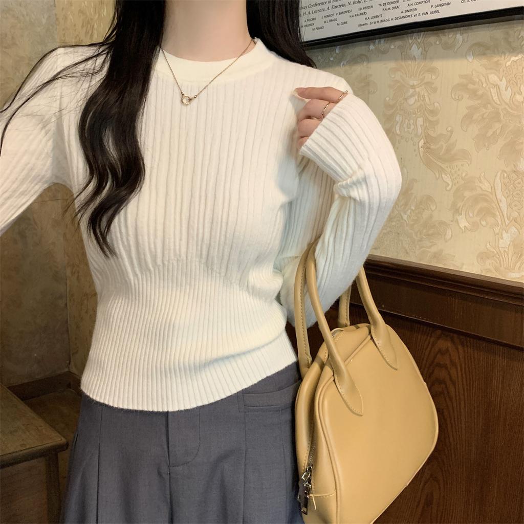 Autumn and Winter Korean Style Unique Slim Fit Temperament Round Neck Long Sleeved Knitted Base Sweater Women's Sweater with Warm Top Underneath