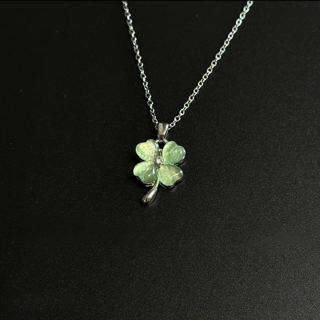 Korean light pink lucky flower necklace, female ins niche design, simple collarbone chain, gift for girlfriends