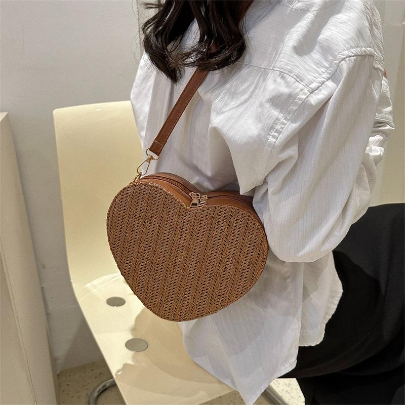 Cute Heart-shaped Small Bag Women's 2025 New Fashion Trend Korean Version Messenger Bag Solid Color Straw Shoulder Small Tide Bag