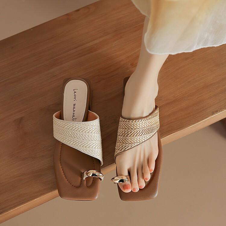 Holiday wind~ hand-woven flat-bottomed sandals 2025 summer breathable gold buckle square head set toe slippers women's slippers outdoor