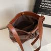 Sac à main à design plissé Mode Bandoulière réglable Sac seau bandoulière Femelle Simple Cuir PU pur Sac fourre-tout sous le bras Café