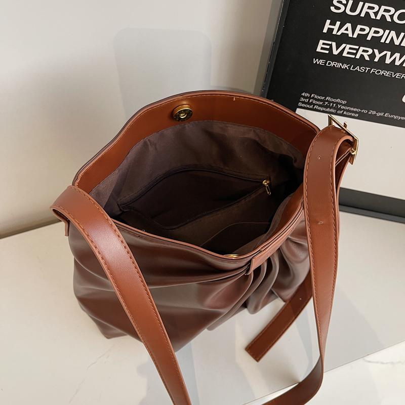 Sac à main à design plissé Mode Bandoulière réglable Sac seau bandoulière Femelle Simple Cuir PU pur Sac fourre-tout sous le bras Café