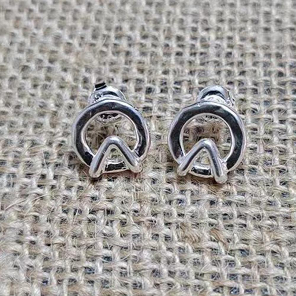 2026 new best-selling high-quality simple and compact earrings, suitable for casual and fashionable matching