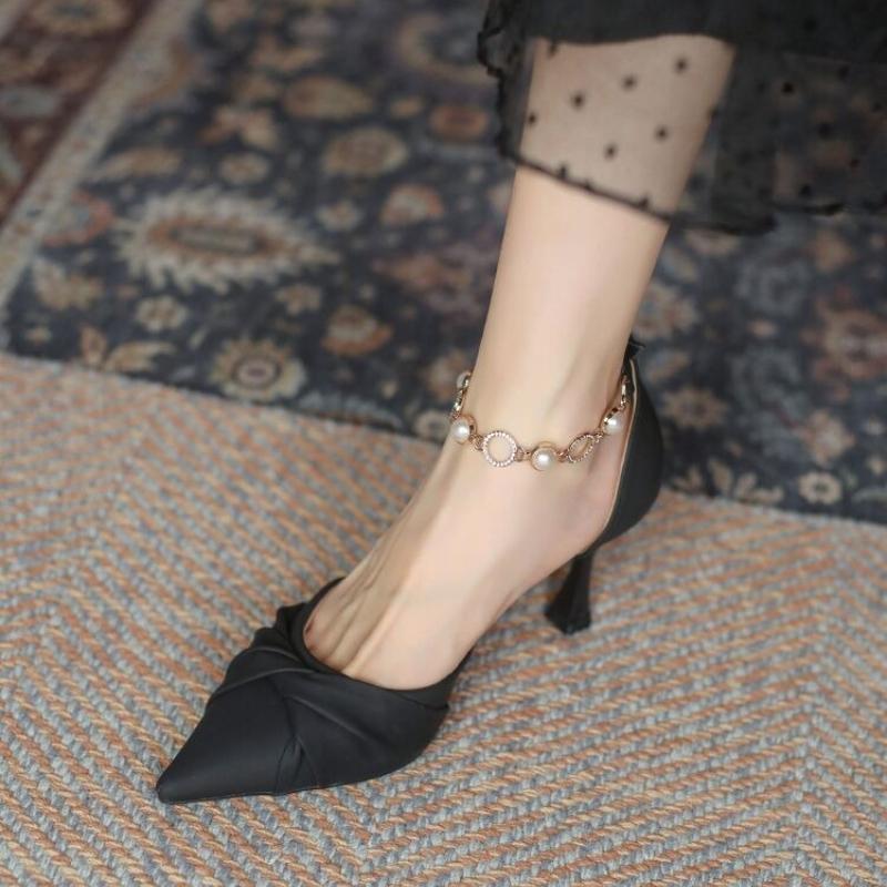 2026 New Elegant French Style Heel Fine Wedding Shoes Women's Pearl Fairy Shoes Versatile Dress Summer Season Rubber Material