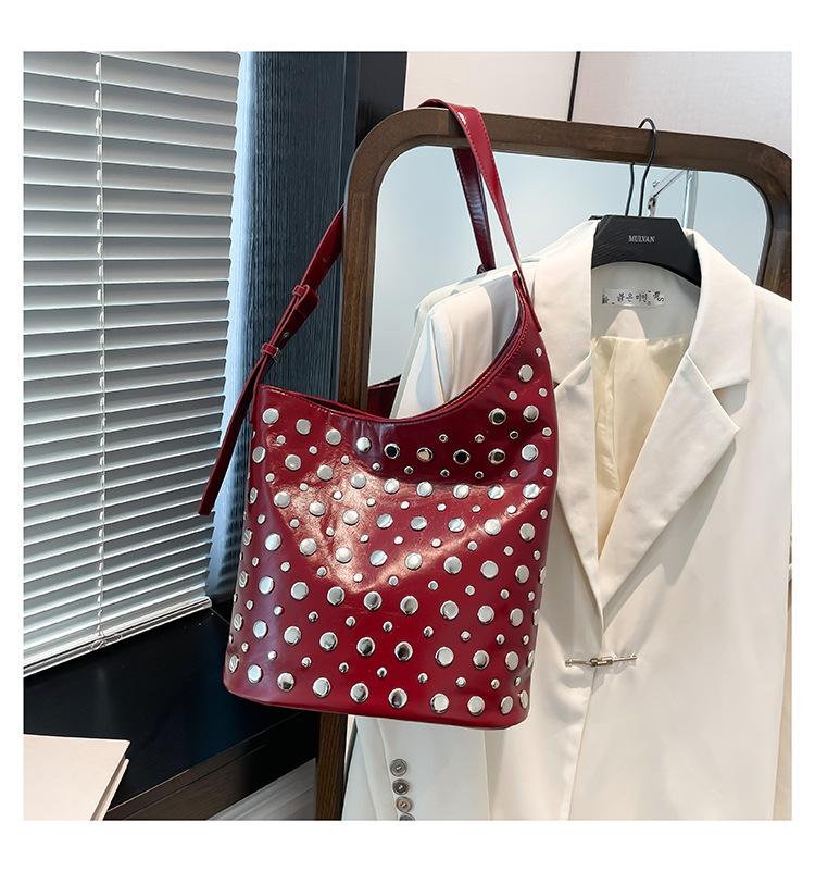 Bag women's large-capacity retro personality trendy cool polka dot rivet women's shoulder messenger bag