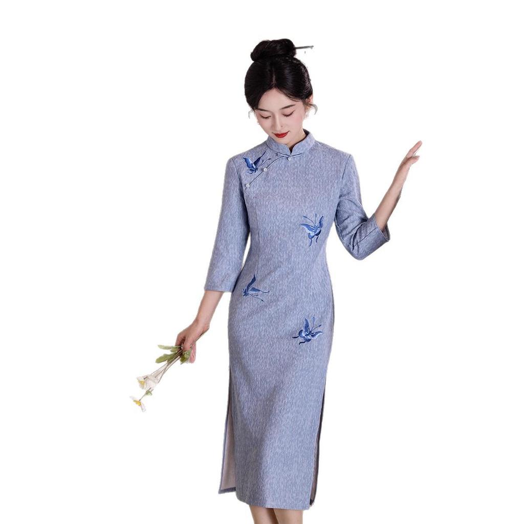 2025 Autumn New Embroidered Knitted Cheongsam Dress - Slim Fit, Retro Chinese Style for Women & Girls