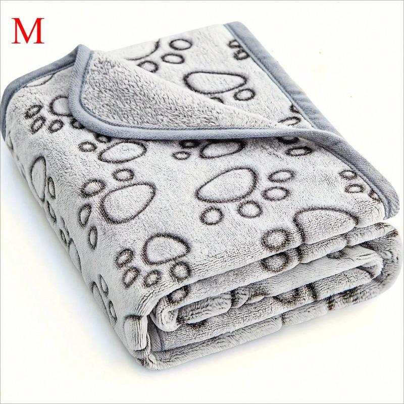 Coral Fleece Pet Blanket with Paw Print Design - Indoor/Outdoor Use for Small/Medium/Large Cats & Dogs, Ultra-Soft Warm Throw