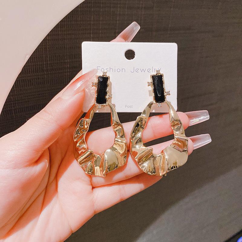Fashionable Temperament Irregular Pleated Earrings