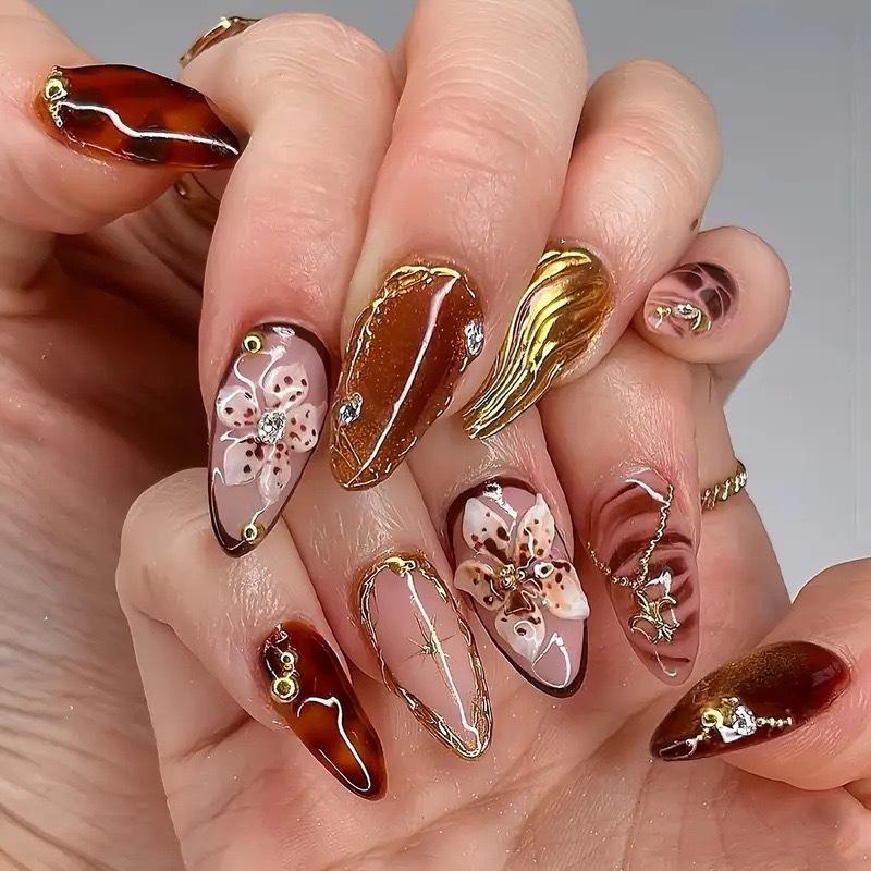 Mandelförmiger Nagellack 3D Dreidimensional Reines Verlangen Blume Schmetterling Abnehmbarer Falscher Nagel Fertigprodukt