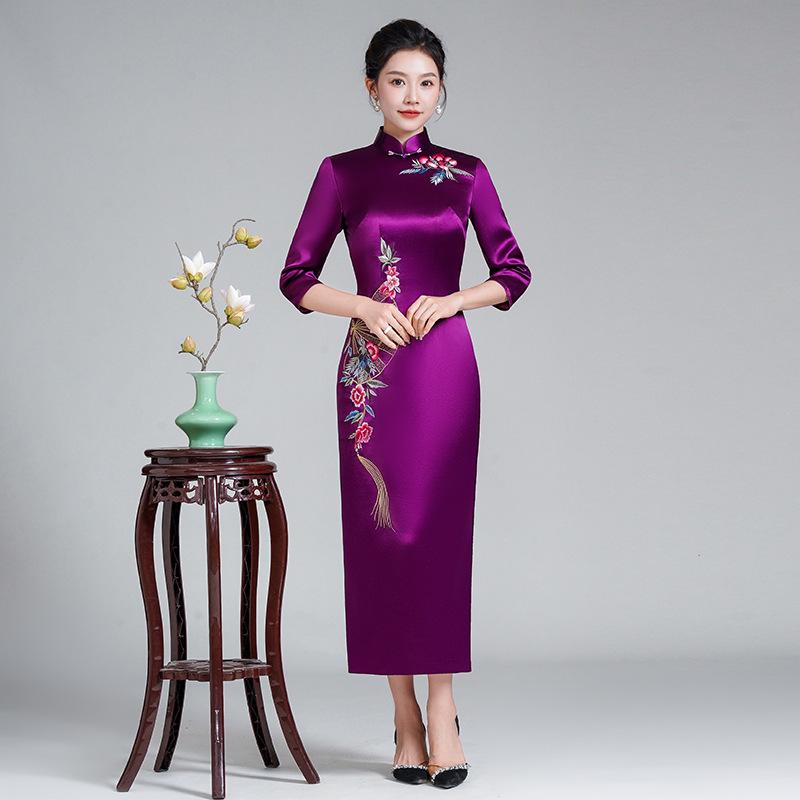Spring Chinese Style Acetate Satin Embroidered Long Cheongsam for Mother of the Bride/Groom