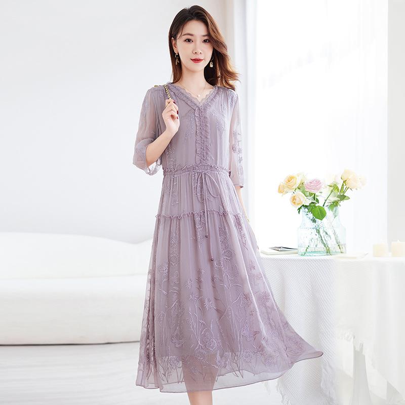 Light Luxury Big-name Silk Embroidery Dress Women's Mulberry Silk High-end V-neck Temperament Age-reducing and Thin 2026 Long Dress