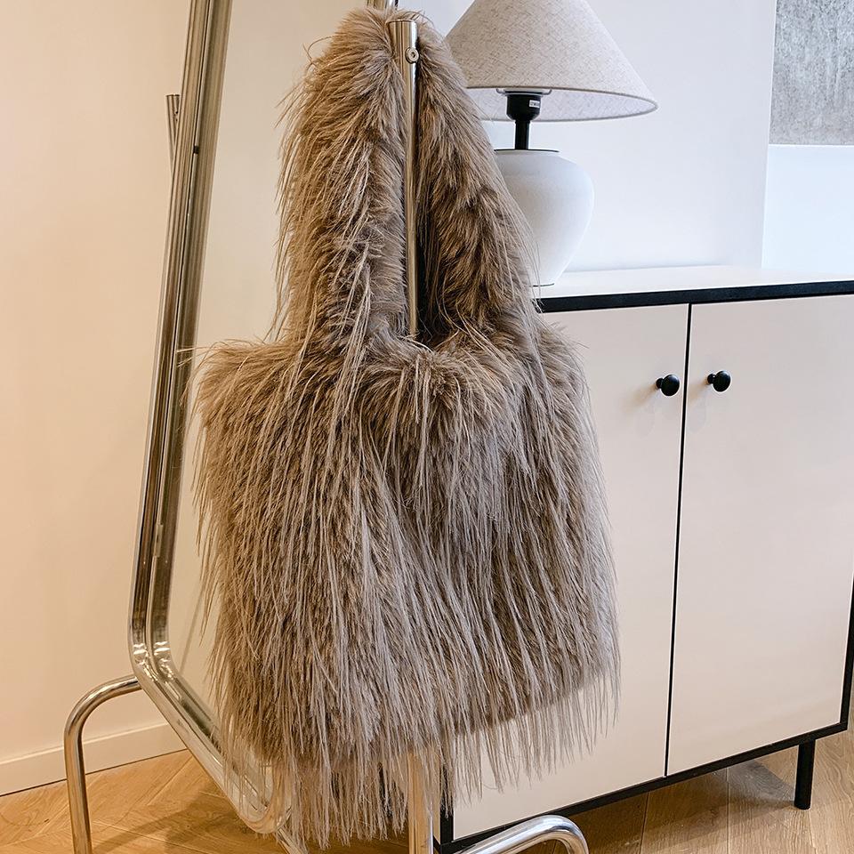  Large Capacity Urban Style Faux Fur Shoulder Bag for Women Autumn and Winter Candy Color Warm Plush Bucket Tote Bag
