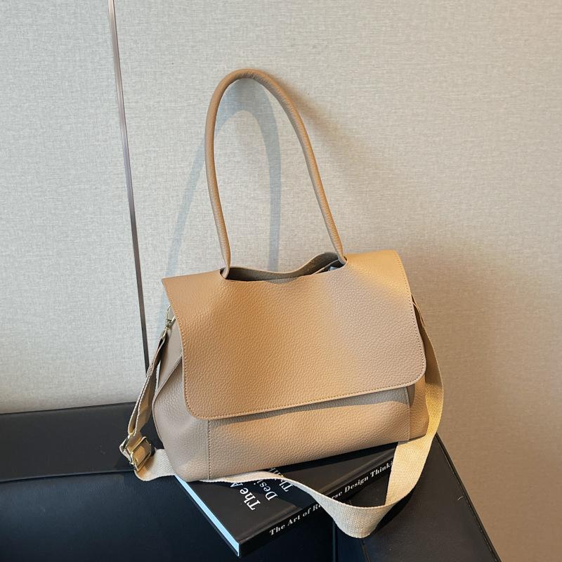 

Retro casual versatile tote bag, new work shoulder bag, high-end niche messenger bag хакі