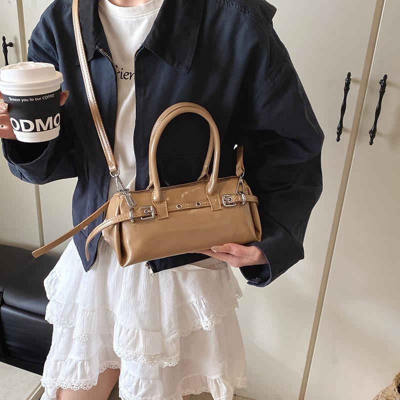 Premium commuter small bag women's new versatile messenger bag fashion portable pillow bag baguette bag