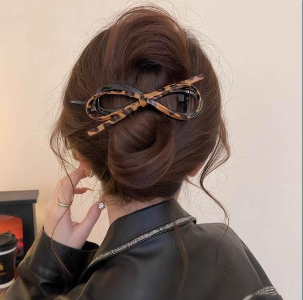 Elegant Women's Hair Accessories: Twist Hairpin, Claw Clip, Lazy Clip, Duckbill Clip for Stylish Buns and Hairstyles