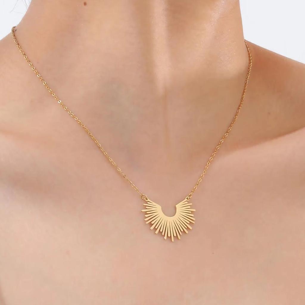 Fashion Sun Ray Pendent Necklace for Women Stainless Steel Chain Exquisite Necklaces Bohemian Necklaces Jewelry Gifts