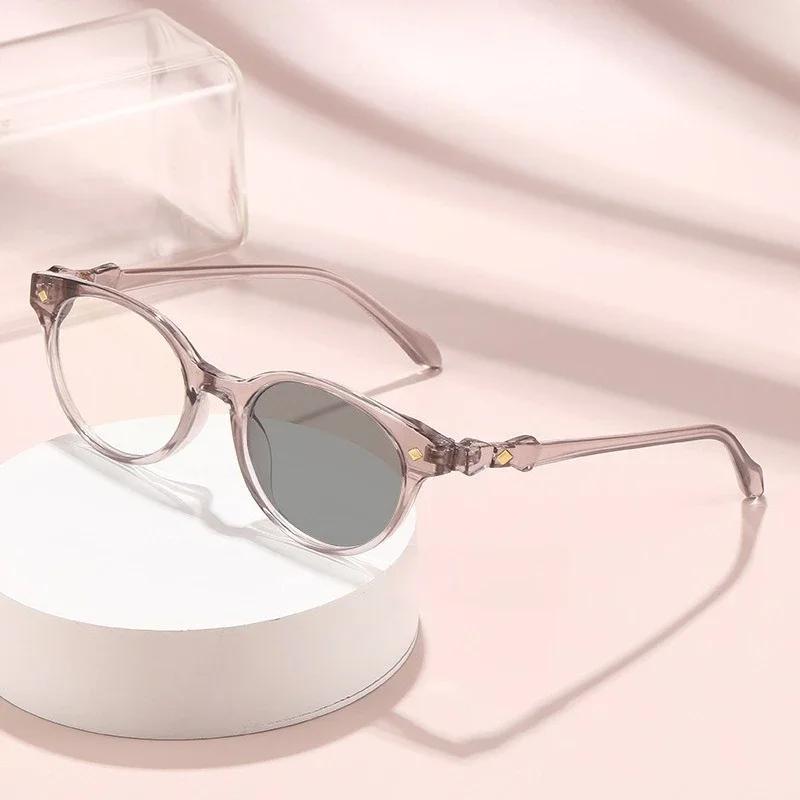 

Retro Cat Eye Small Frame Photochromic Myopia Protective Glasses New Cute Oval Bow Frame Color Changing Myopia Glasses 0