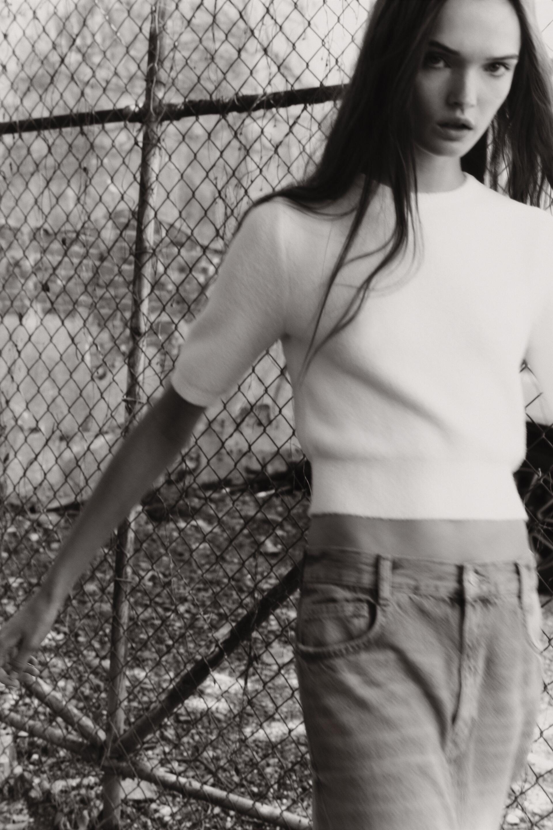 

ТРИКОТАЖНЫЙ СВИТЕР МЯГКОГО ТРИКОТАЖА