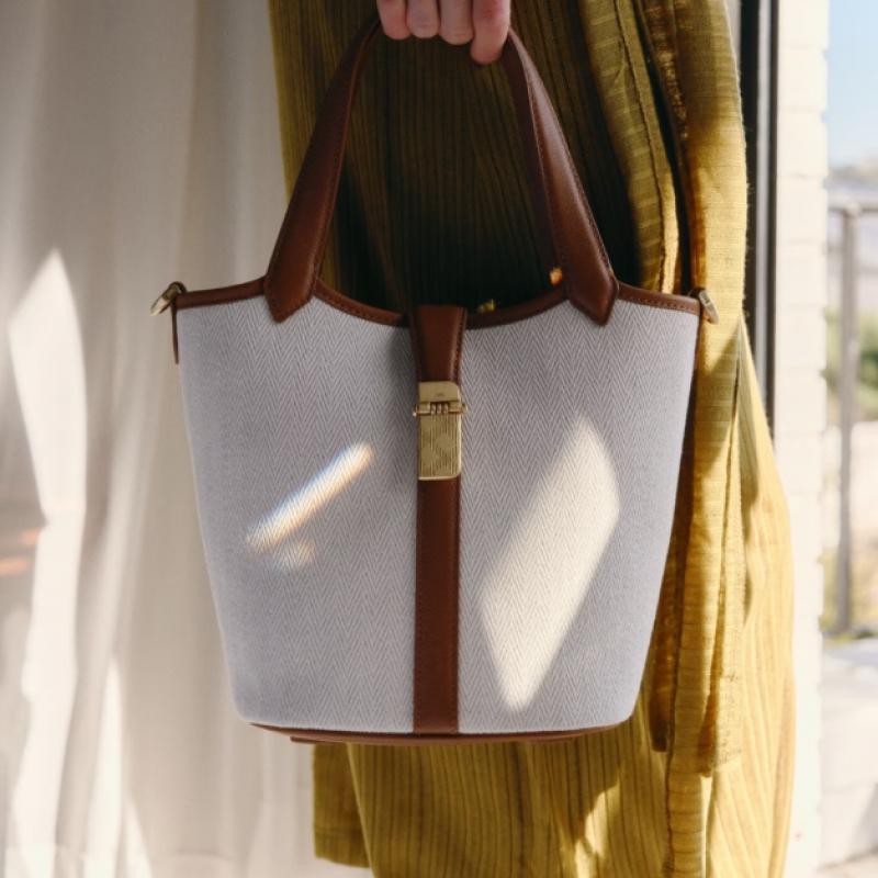 DakS Ivory Cowhide ContraSt CanvaS Tote Bag S Dcba6e194iv