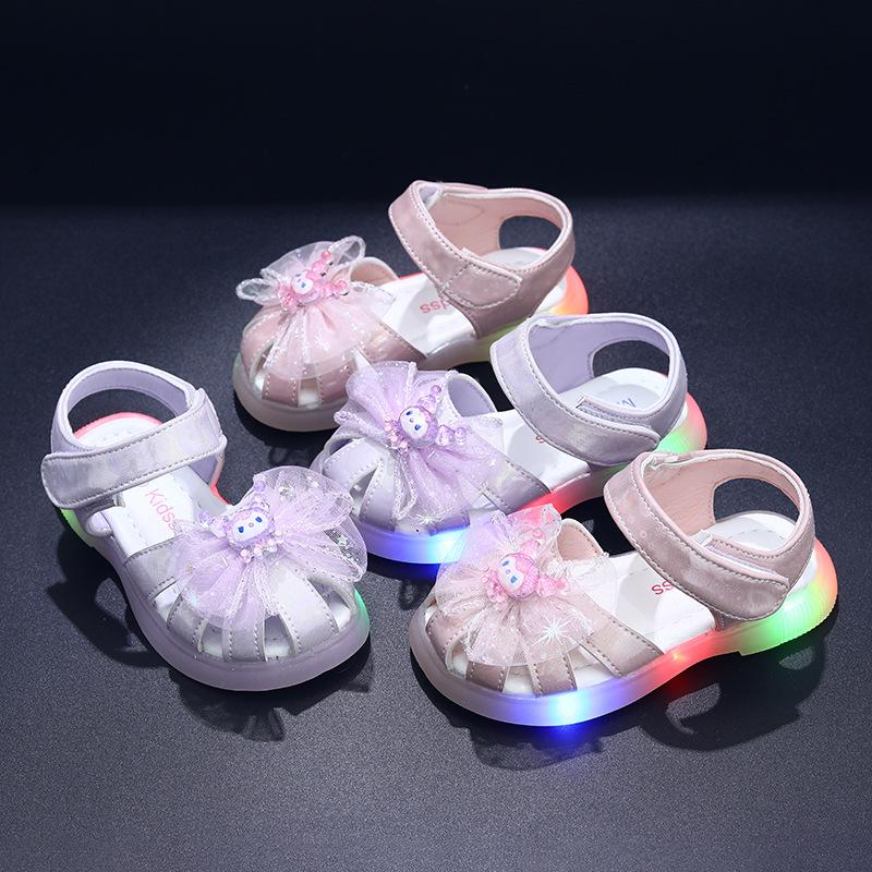 Girls' Light-Up Summer Sandals: Breathable, Non-Slip Toddler Shoes - Cute & Luminous Princess Style.