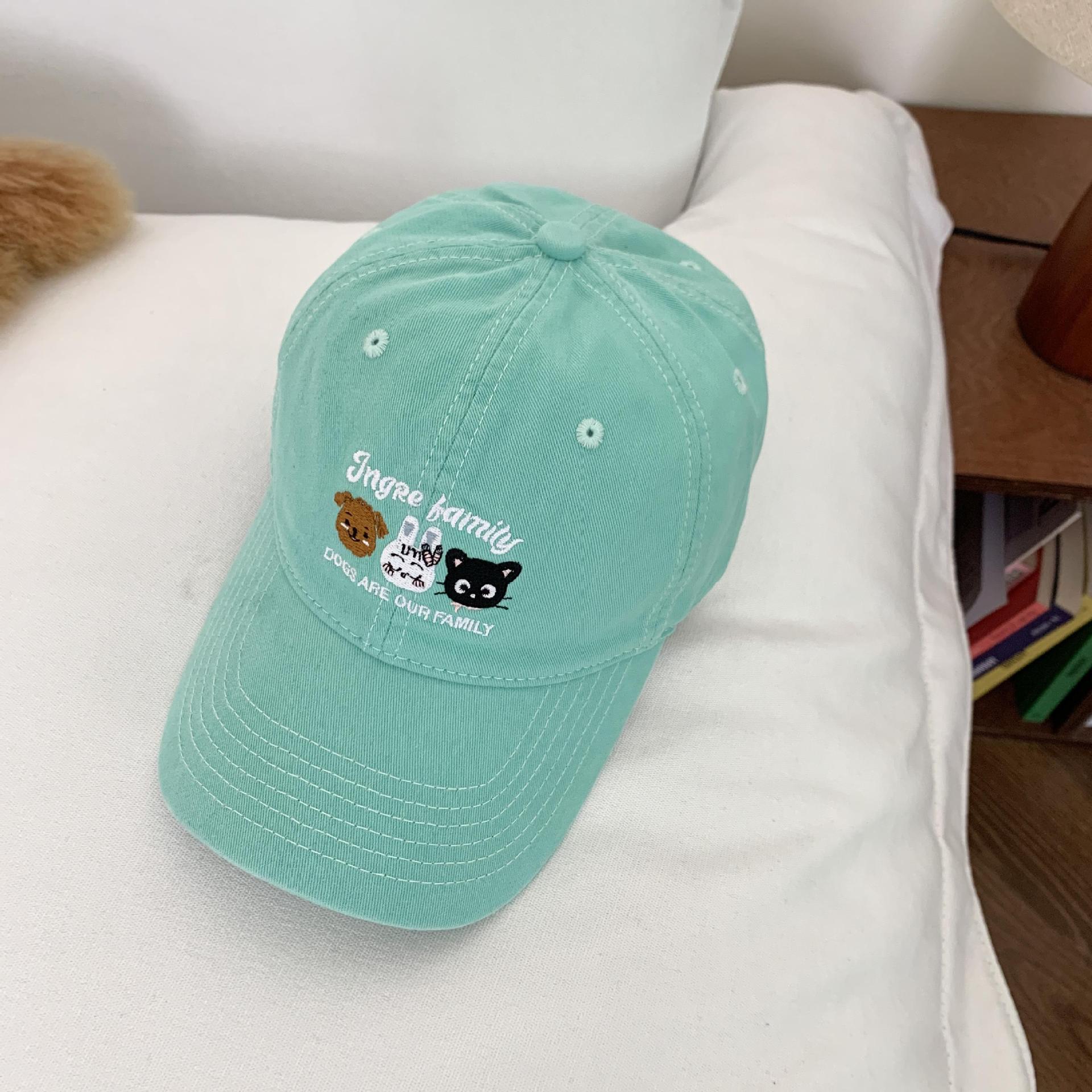 

Игривая красная кепка-утка с очаровательной вышивкой собаки для женщин и мужчин. Идеально подходит для повседневной весенней и летней моды. StyleI