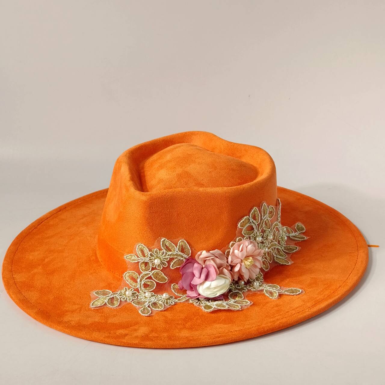 

Suede heart-shapedcrownhatwitembroidered appliquésvintagewomen sfedoraPanamahatwide-brimmed hat forautumnandwintersombrerofedora M56-58CM