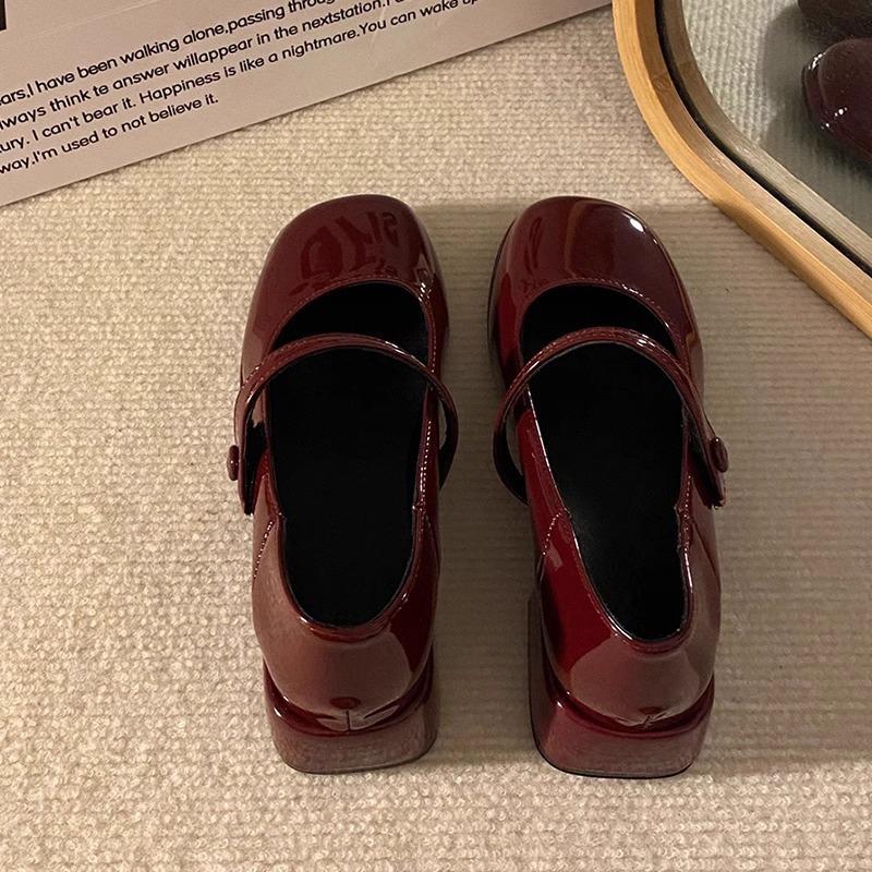 Retro Mary Jane Small Leather Shoes 2026 Spring Spring New Burgundy One-word Buckle with Square Head Thick Heel French Single Shoes