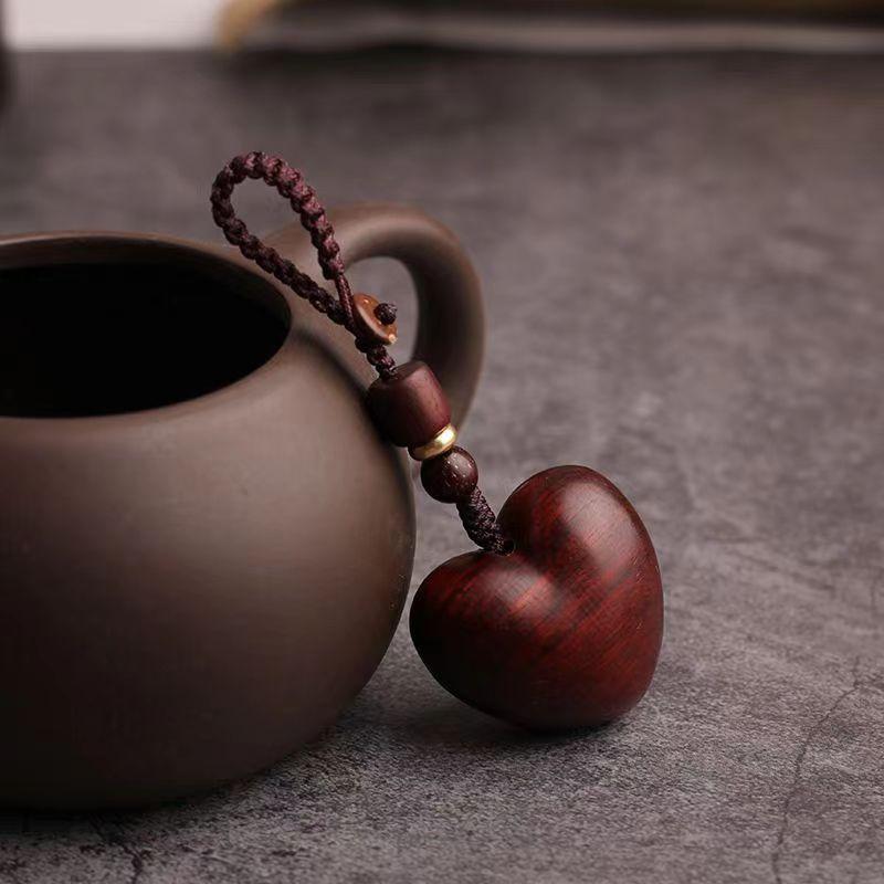 

Creative Simple Rosewood Red Love Woman Mobile Phone Chain Hand-woven Solid Wood Car Key Chain Couple Gifts