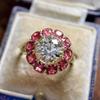 Modischer Instagram-Internetstar Handgefertigter Damen-Diamantring, Vergoldeter Rubin Handschmuck