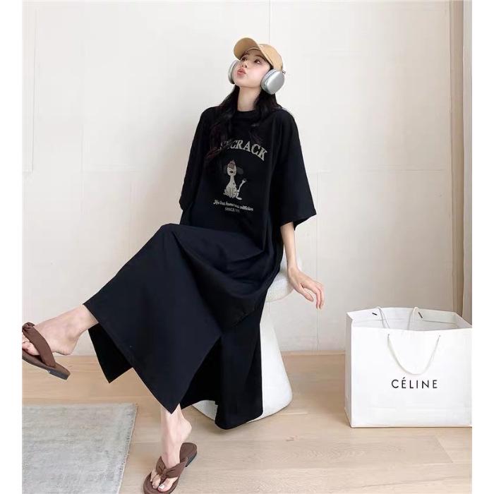 Age-Defying Slim Fit Cartoon Maternity Dress Set - Short-Sleeve T-Shirt & Mid-Length Skirt with Slit M