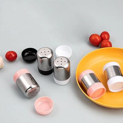 Edelstahl 5-Loch Salzstreuer Tragbare Mini-Gewürzflasche mit Staubschutzdeckel Kleine Pfefferflasche Gewürzbehälter Küchenwerkzeug