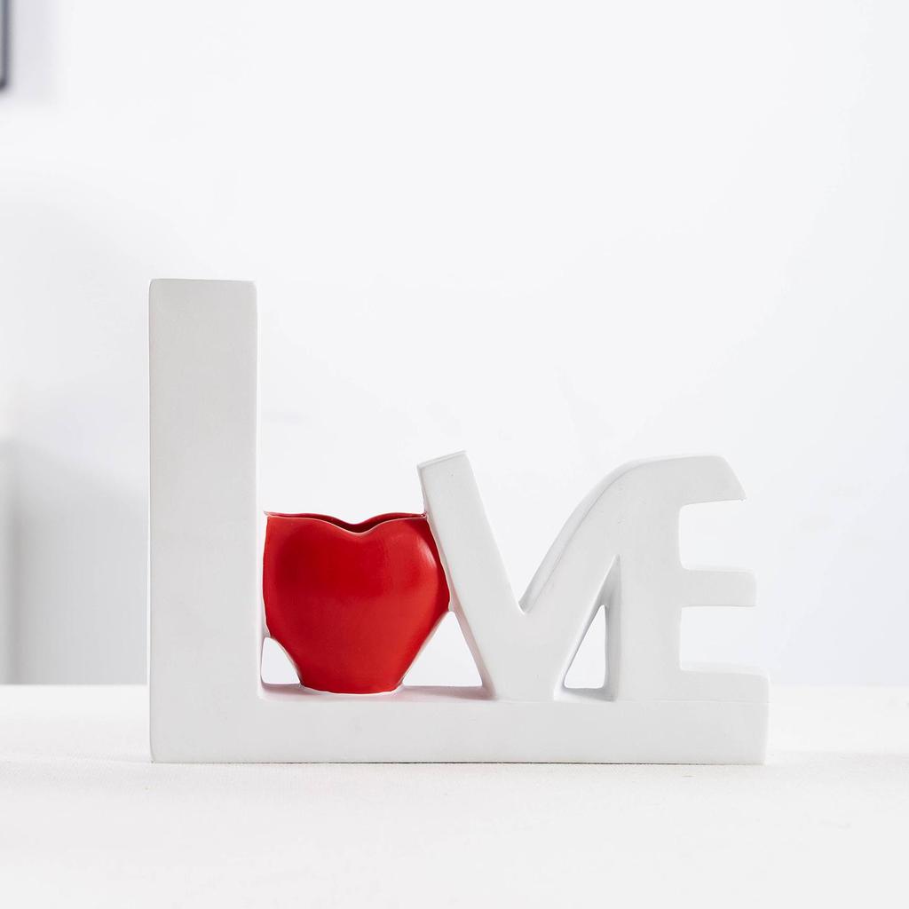 Handmade LOVE Shaped Resin Flower Vase: Festive Wedding Decoration