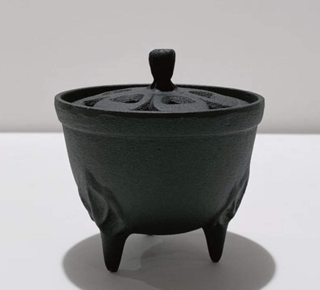 Iwachu Incense Flower Petal Body Size x Nanbu 29206 Burner, Design, Black, (cm) 8.5 H9, Ironware,