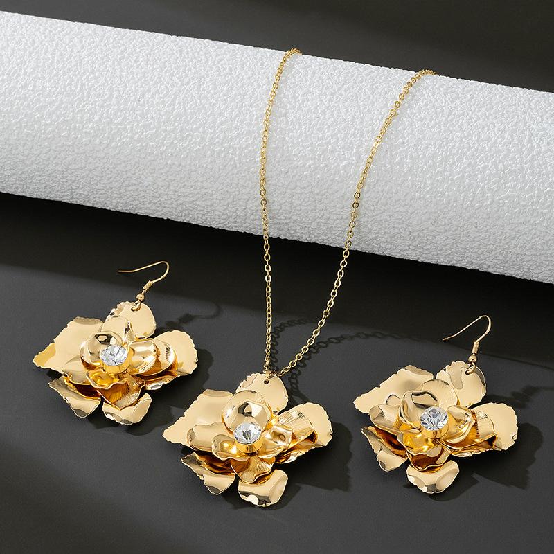 Fashionable exaggerated flower pendant necklace earrings women's set