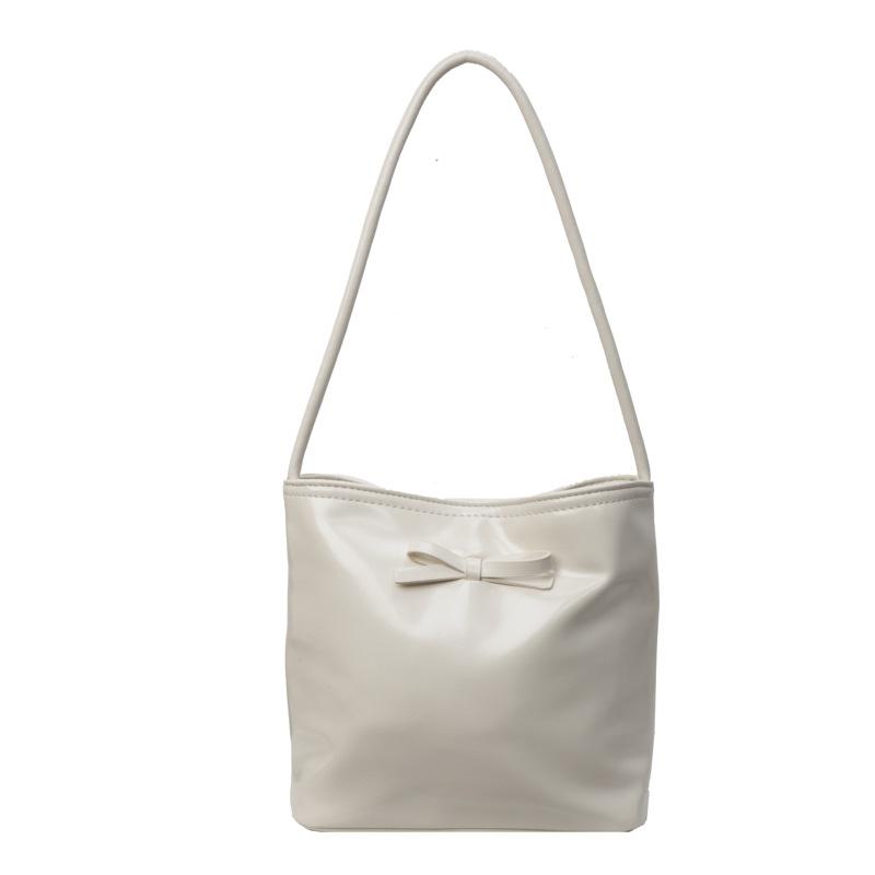Spring and summer new casual commuter shoulder armpit bag simple and fashionable portable bucket bag