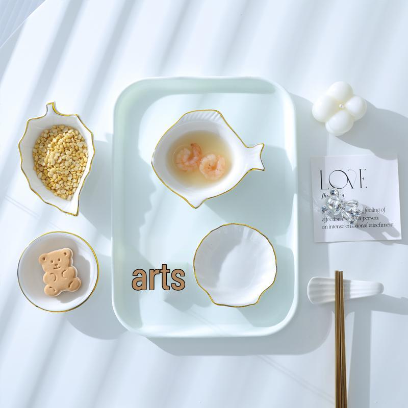 Europejski zestaw ceramicznych naczyń na przyprawy i sosy ze złotym rantem