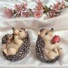 1 Piece of Cute Hedgehog Ornaments, Hugging Cub + Holding Strawberry Shapes, Conveying Natural and Cute, Full of Details, Practical and Beautiful 
