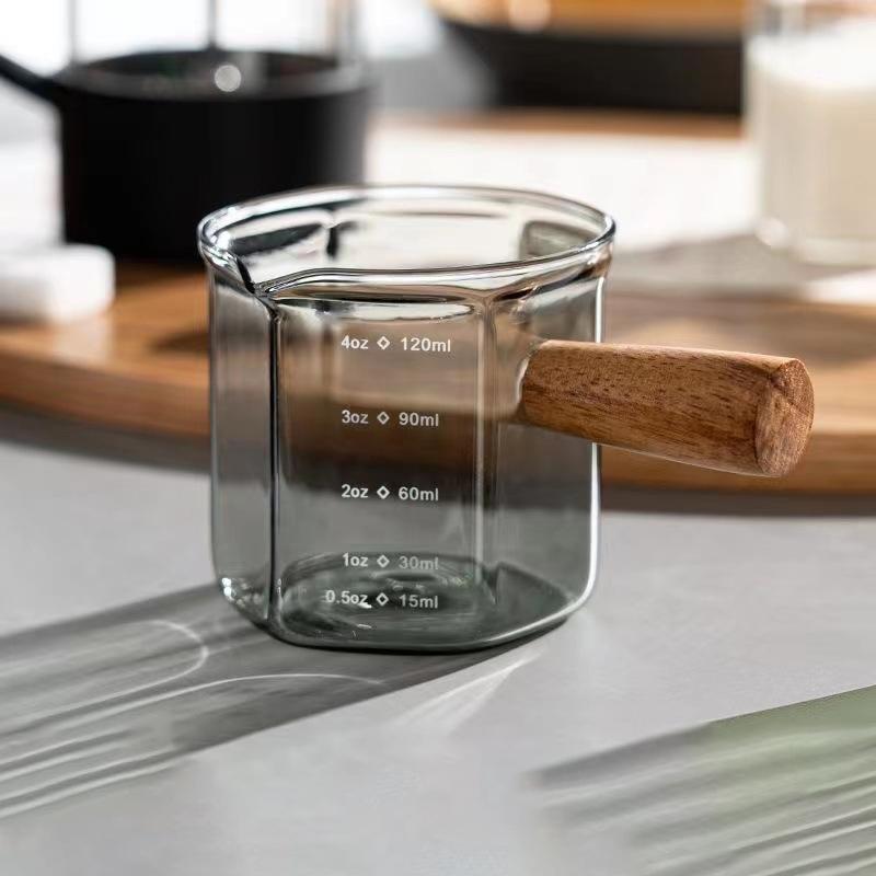 

120 мл Жаростойкий Стеклянный Мерный Стакан для Эспрессо со Шкалой Молочник с Одним Носиком и Деревянной Ручкой Кружка для Смешивания Латте Кофе 120ml серый
