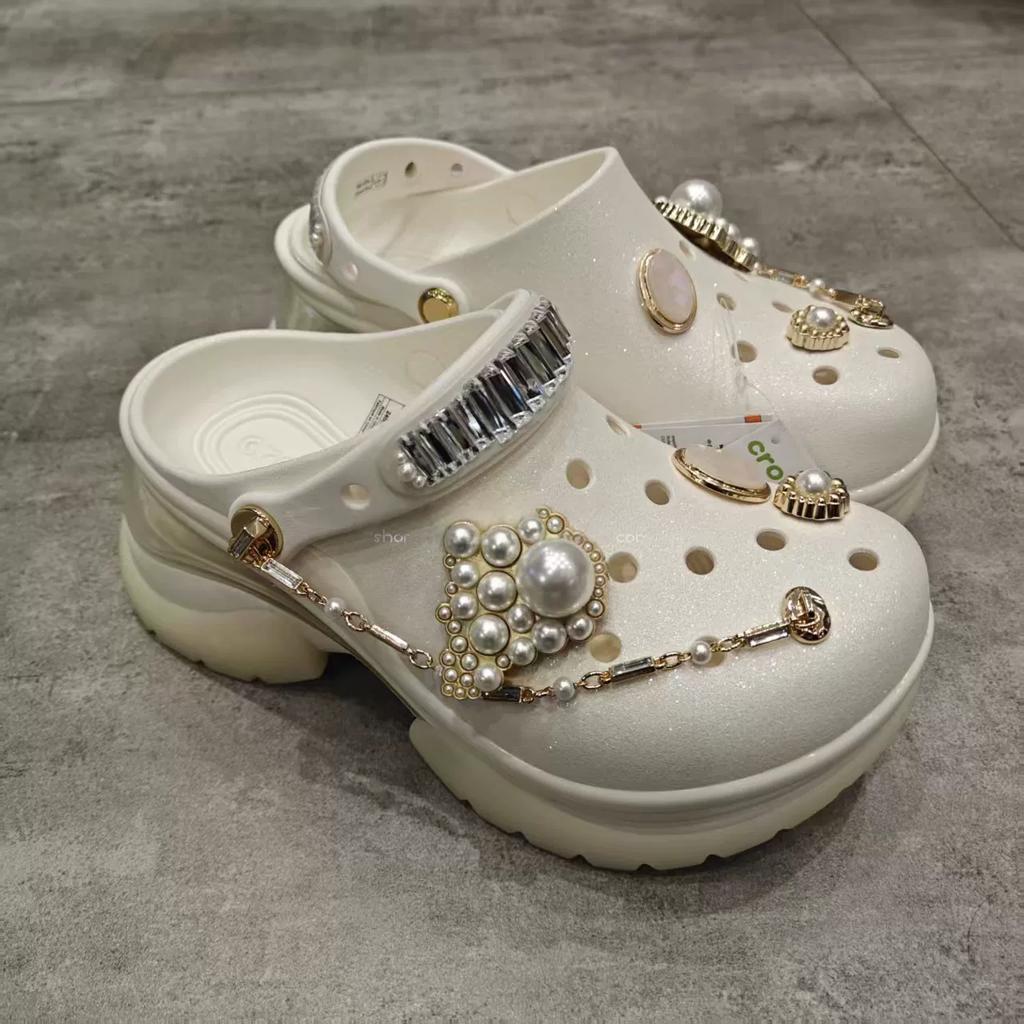 Crocs Delfín sa stretáva s módou Šľapky Dámska obuv Krieda 214115-0WV