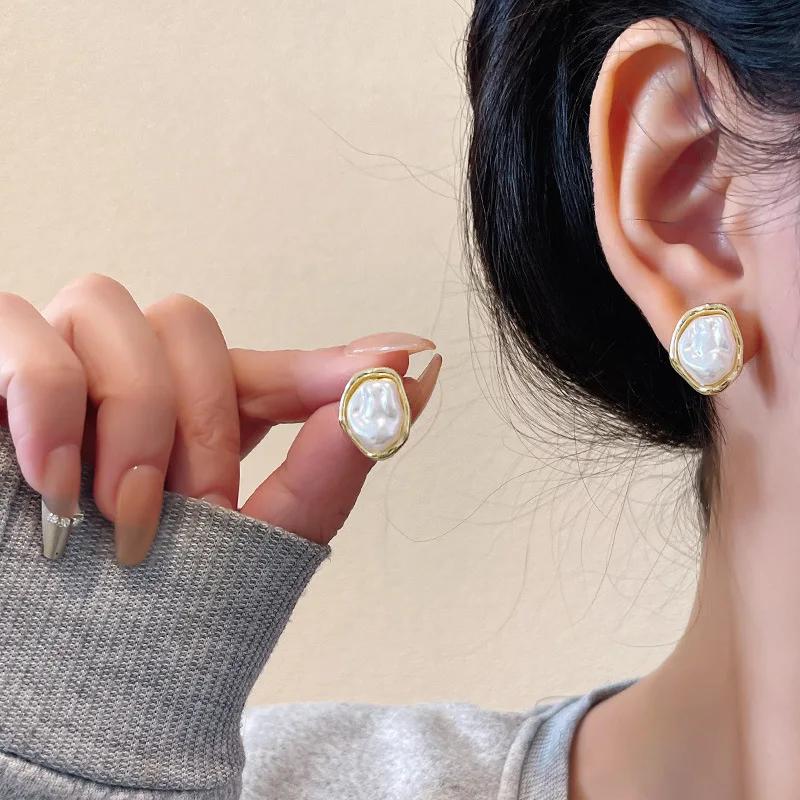 Vintage Irregular Baroque Pearl Stud Earrings for Women Personality Temperament Wedding Bride Jewelry Korea Earring Friend Gift