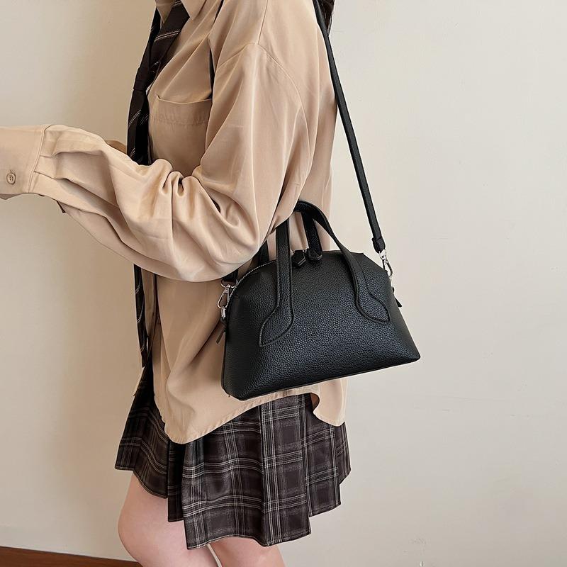 

Niche design retro new fashion portable oblique span bag commuting versatile large capacity shoulder women s bag чорний