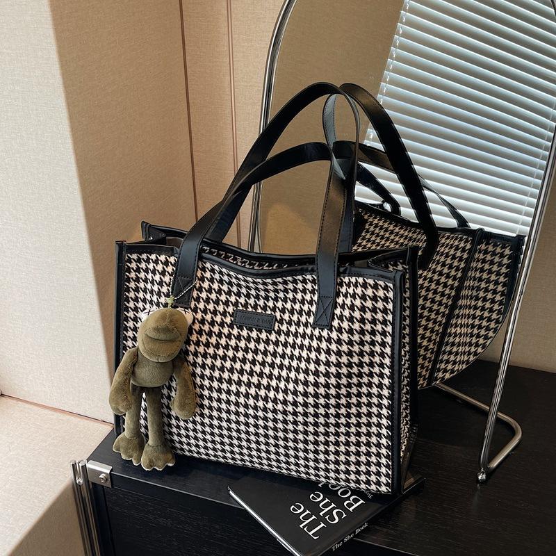 Kostkovaná taška dámská velkokapacitní nová podzimní a zimní všestranná taška přes rameno ležérní třída dojíždění nákupní taška