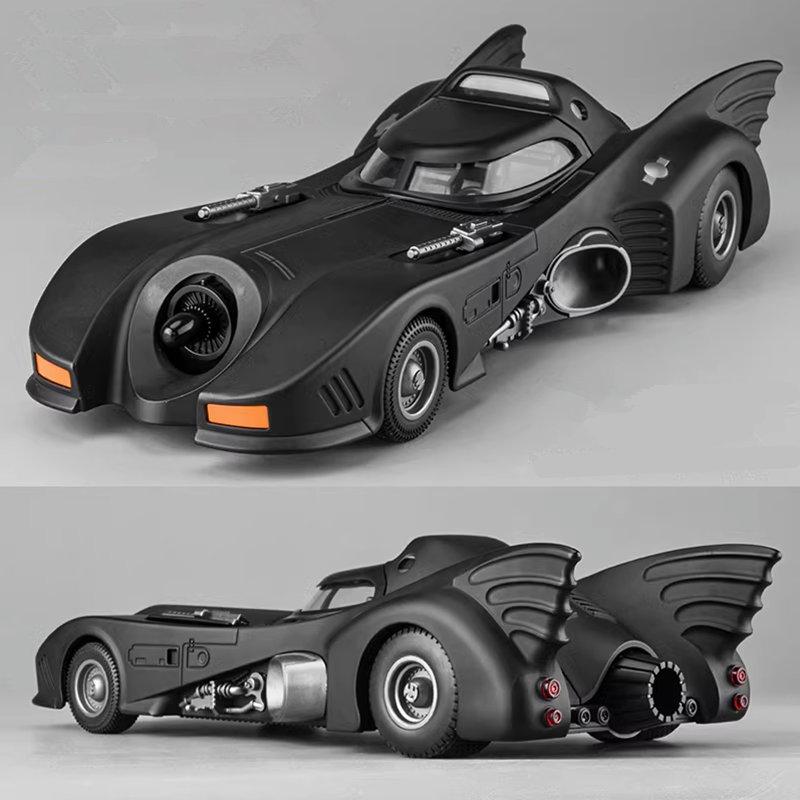 1/24 Classic Movie Car 2008 Batmobile Alloy Bat Sports Car Model Metal Racing Combat Vehicles Model Sound and Light Kid Toy Gift